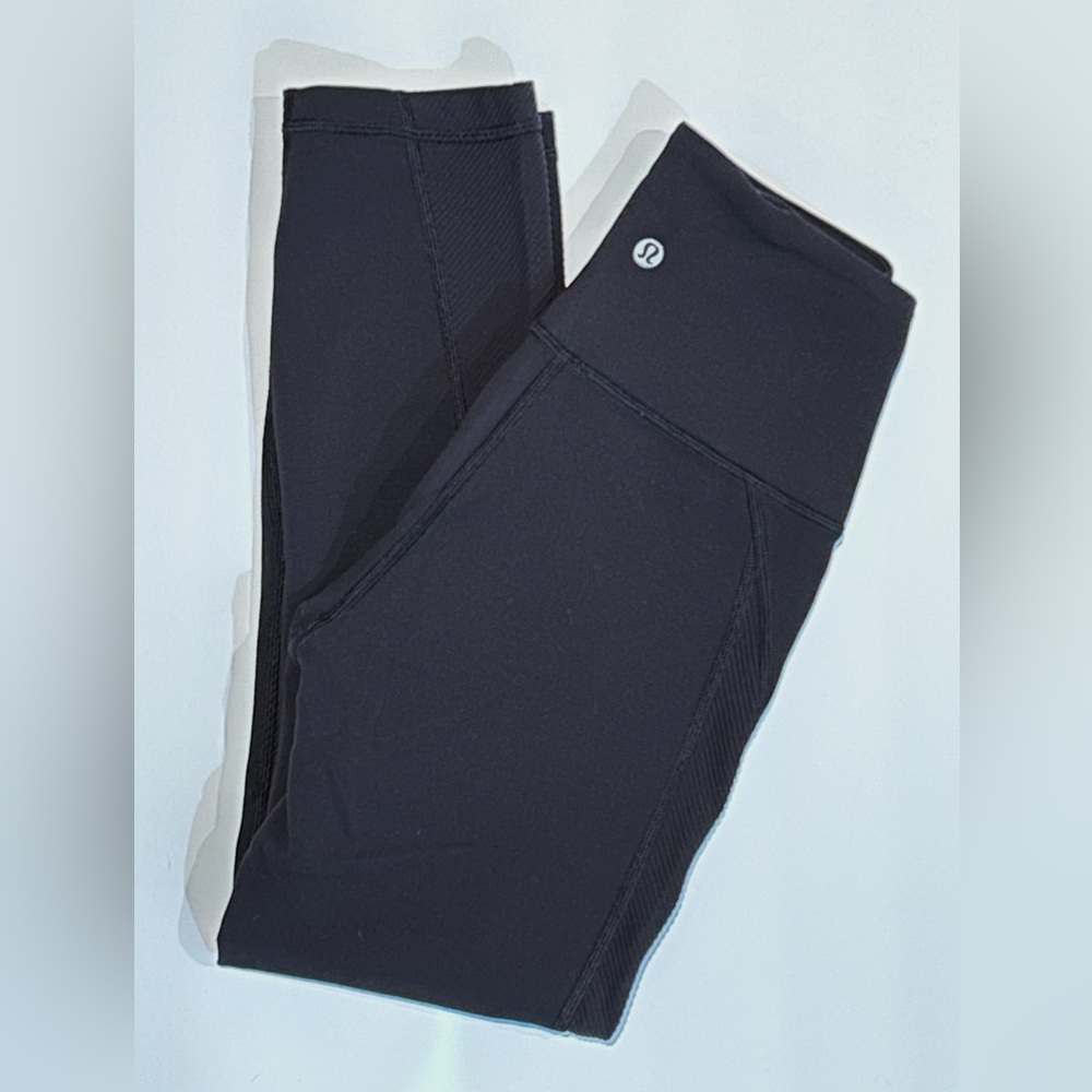 LULULEMON Size 4, 23” Inseam Black Legging